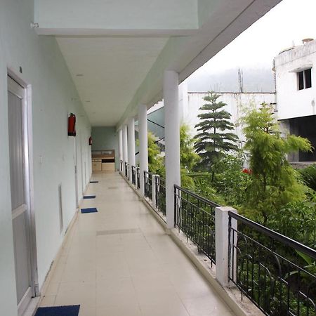 Kanara Hotel Bhimtal Bagian luar foto