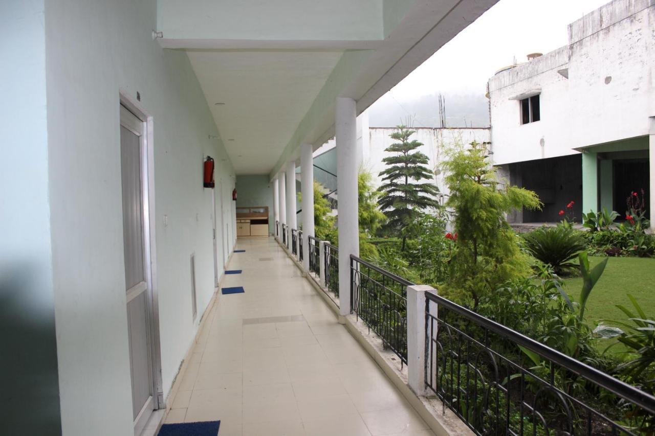 Kanara Hotel Bhimtal Bagian luar foto