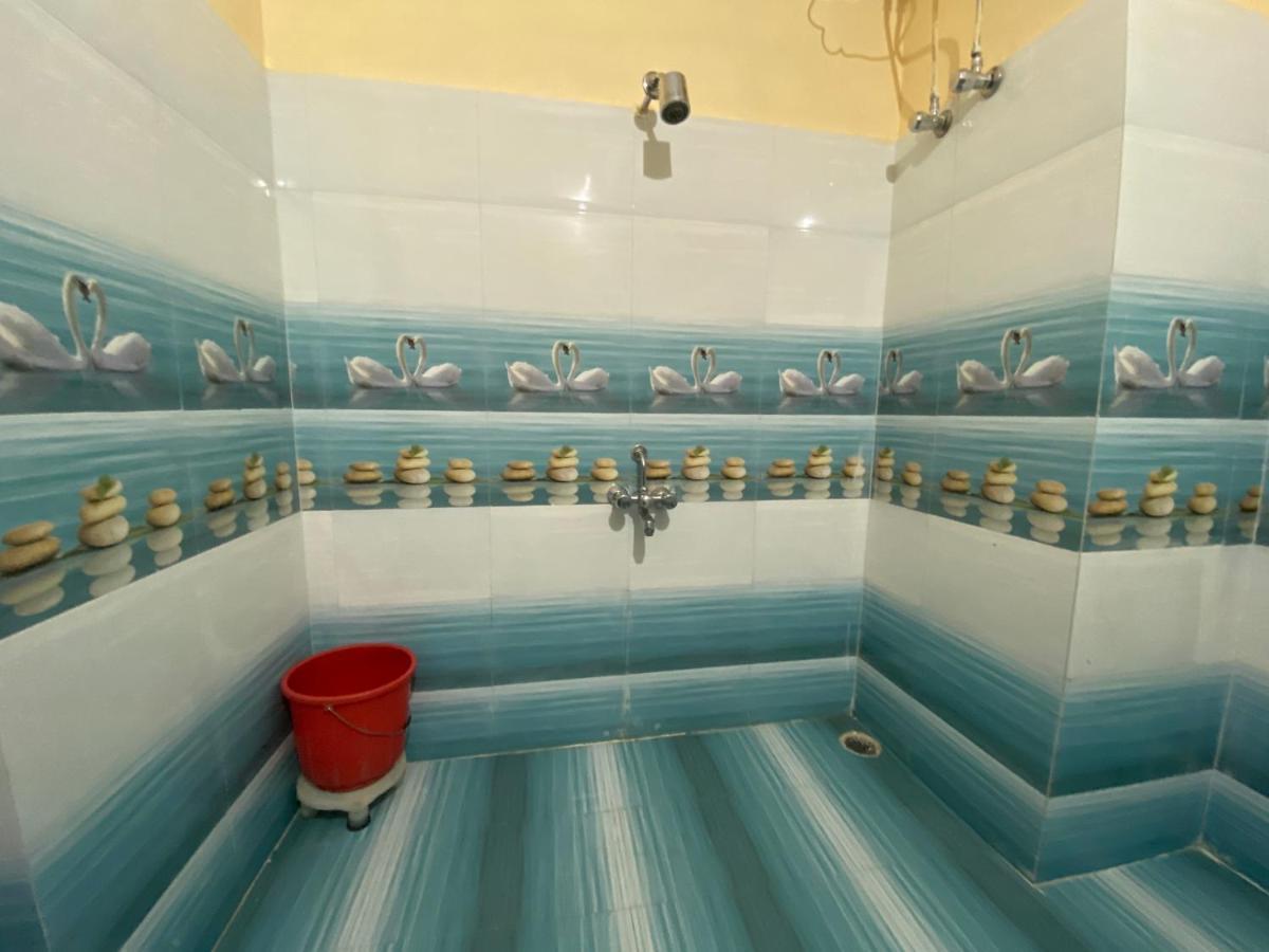 Kanara Hotel Bhimtal Bagian luar foto