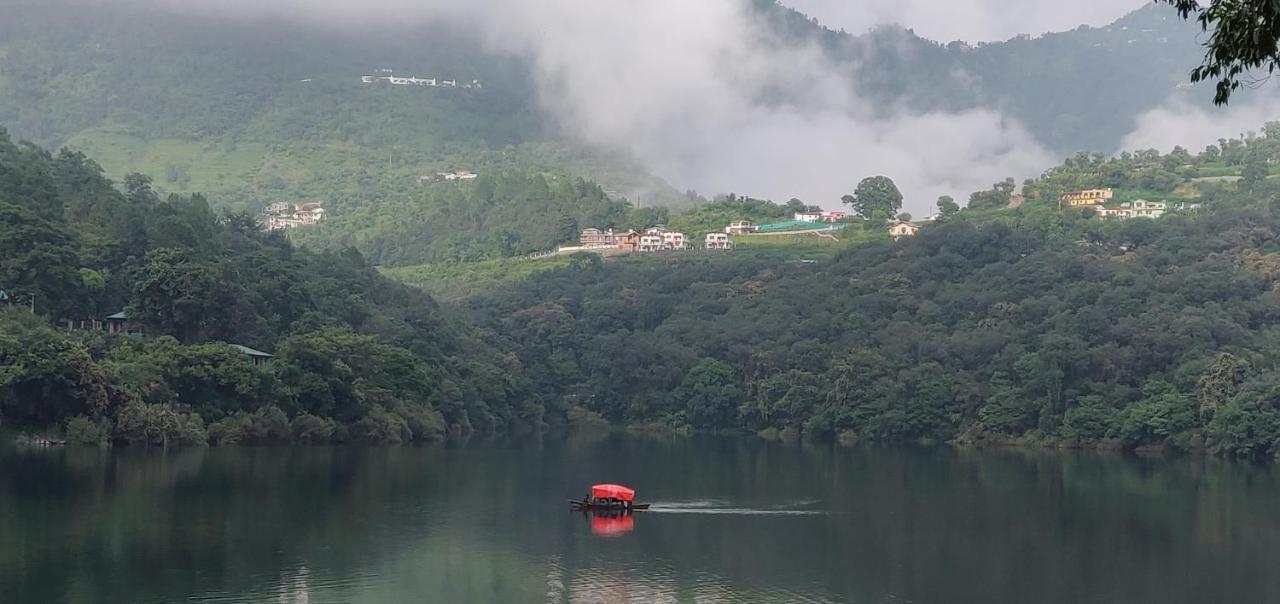 Kanara Hotel Bhimtal Bagian luar foto