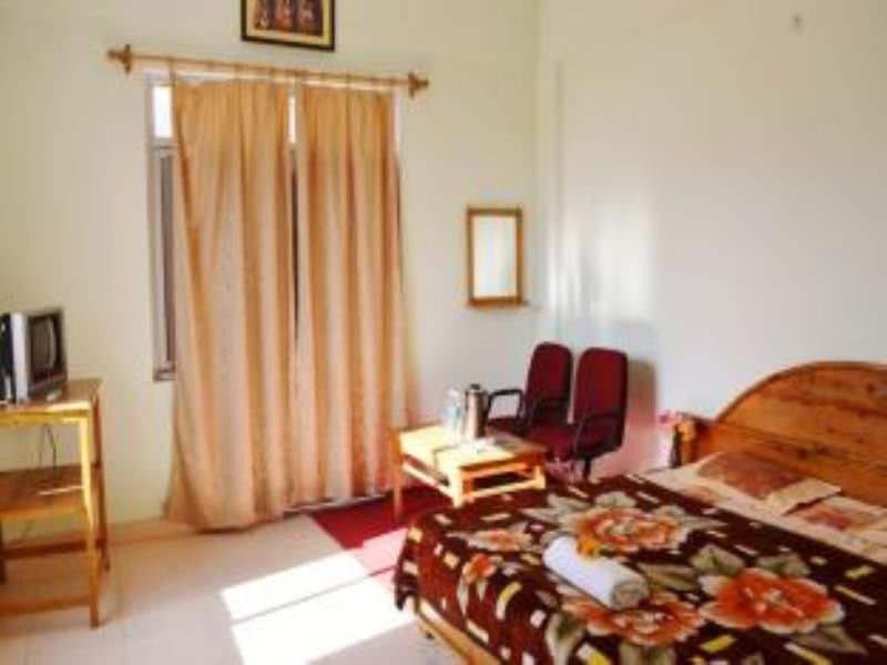 Kanara Hotel Bhimtal Bagian luar foto