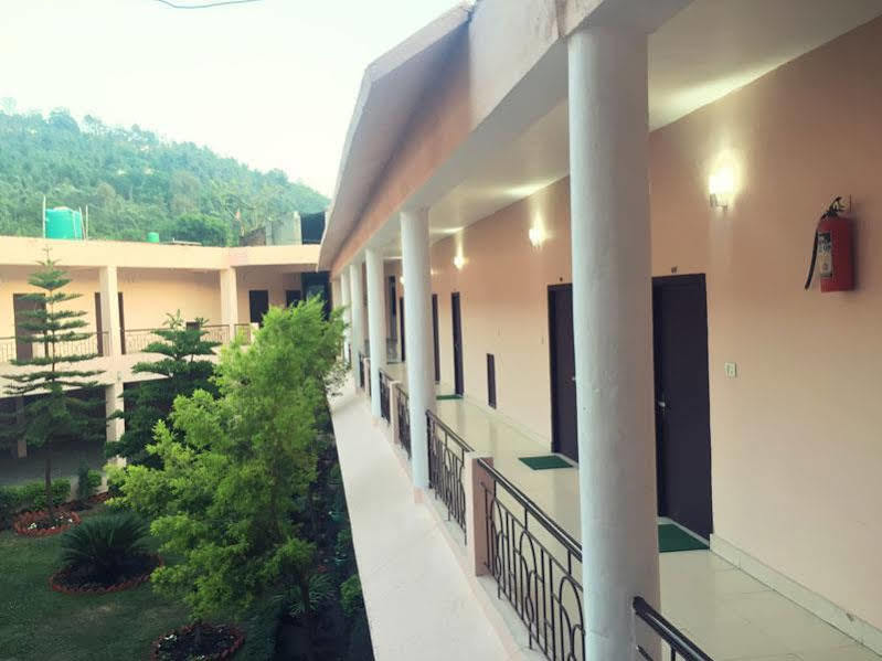 Kanara Hotel Bhimtal Bagian luar foto